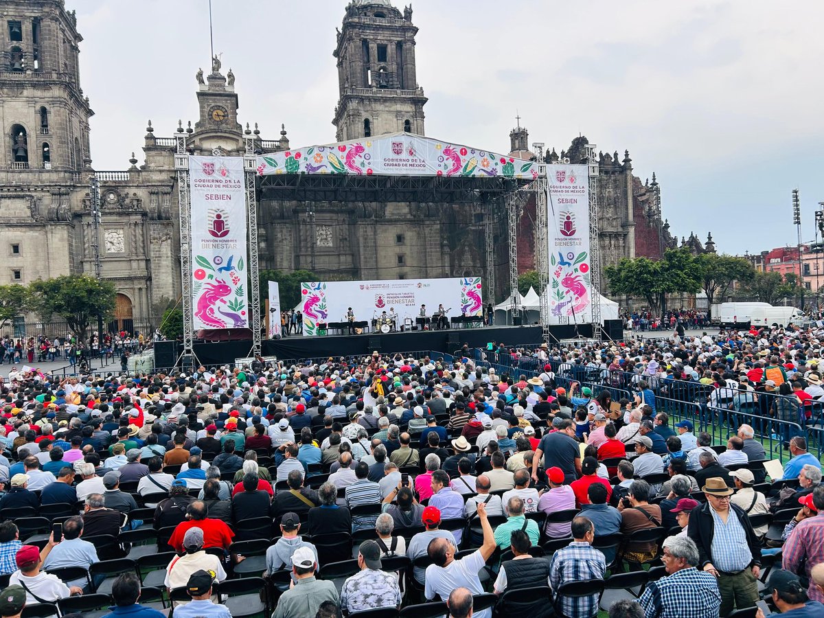 angelsanchezco's tweet photo. 👴🏾 Más de 20 mil hombres de 60 a 64 años se incorporaron hoy al programa Hombres Bienestar en el 📍Zócalo capitalino.

Este programa forma parte de la política social impulsada por nuestra Jefa de Gobierno @ClaraBrugadaM
#HombresBienestar #CapitalDeLaTransformación #Bienestar https://t.co/G1YxwfzgbP