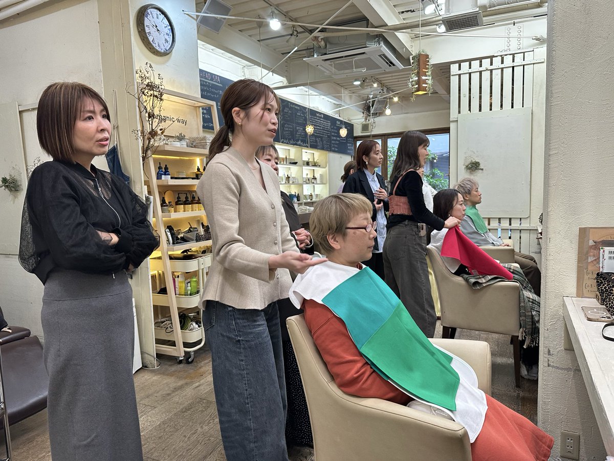 concent_osaka's tweet photo. チャリティセミナー・パーソナルカラー入門編、みなさん楽しく学ばれてます。ご参加くださりありがとうございます。売上は児童福祉施設、災害支援活動などで使わせていただきます
#パーソナルカラー https://t.co/WpDs0MpJa4