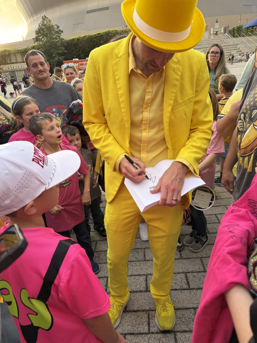 _J_WALK's tweet photo. Business Collab idea for @Twillory  with @YellowTuxJesse 👇

This weekend I watched Jesse Cole stand in his bright yellow tux for nearly 2 hours after the game ended, signing autographs and taking pictures so every fan got their moment.

He was sweating, which is a given for our Louisiana heat and humidity. This didn’t stop him though his assistant had to bring him water two different times during the signing just to make sure he stayed hydrated… but he never complained once even chugged the first bottle with the crowd cheering him on. Just smiling and talking with fans. Really showing what #FansFirst stands for.

Which means he’s probably in that yellow tux 12+ hours every game if not longer. 

When he signed a  book he wrote for my kid, I asked if he had heard of @Twillory and their AIR Suit. He hadn’t.

I own one — and they are truly amazing.

So here’s the idea:

Twillory × Jesse Cole
The Banana Yellow AIR Tuxedo

Breathable. Flexible. Built for 12-hour fan days. 🍌⚾

Let’s make it happen. #bananaball @TheSavBananas