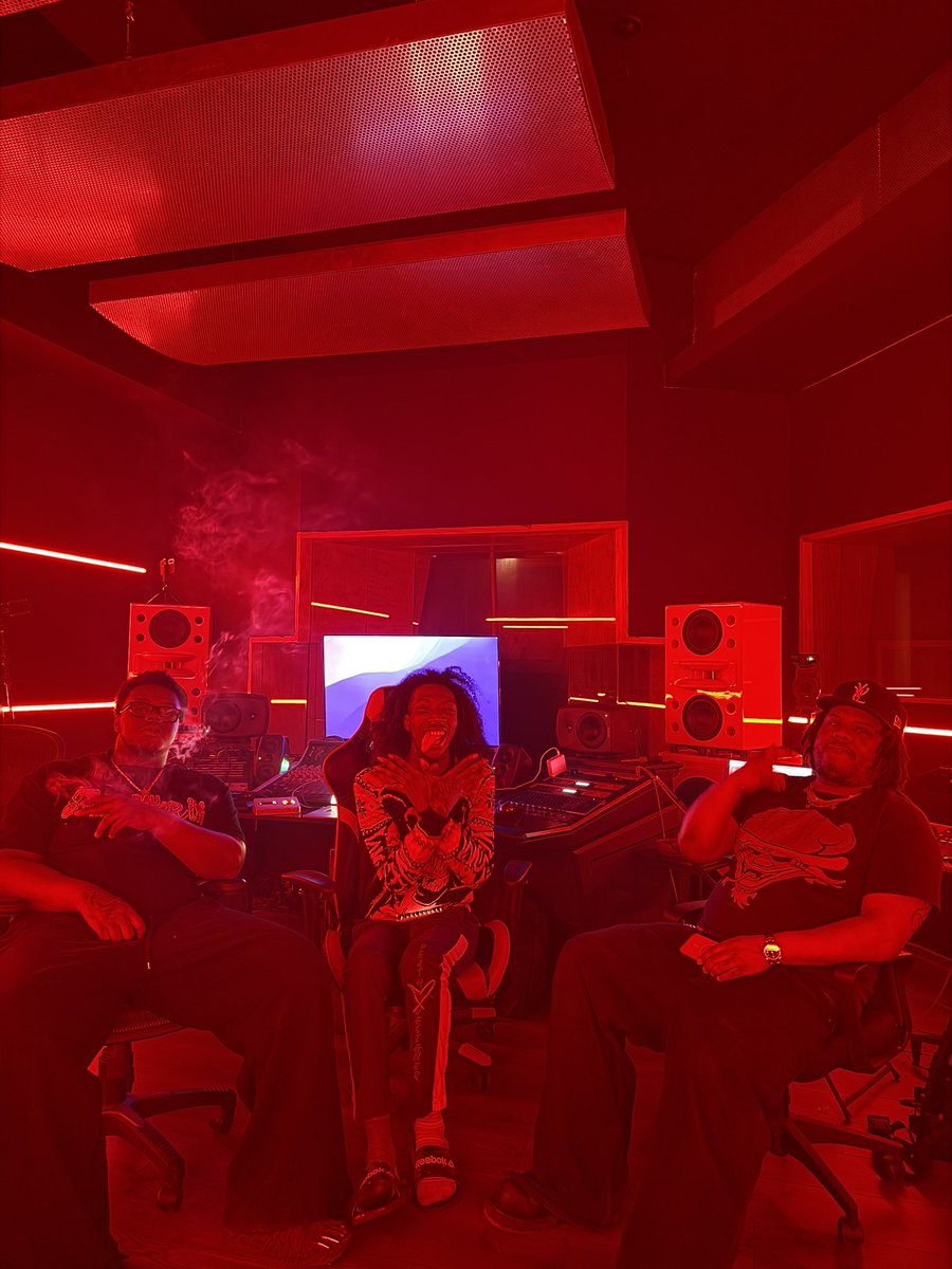 Cuffem/C5 at nite tweet media