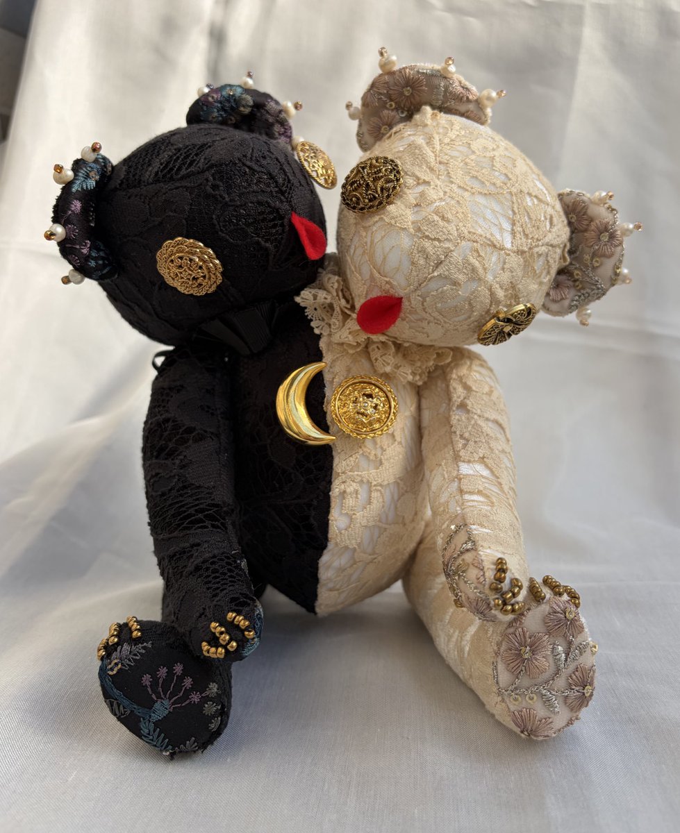 Caviar_dolls_'s tweet image. #みんなでシェア企画展
　
ちょっぴりダークでノスタルジックかわいいぬいぐるみをつくってます🐇🎀
よかったらフォローしてね🐰

お知らせ🐻📢
4/5（日）ゴスロリマーケットに出展します🐰🐰
ぜひお越しくださいませ🐰❣️

#ゴスロリマーケット #GLM #GLM14

♥special thanks♥ 
@Lupopo_cafe