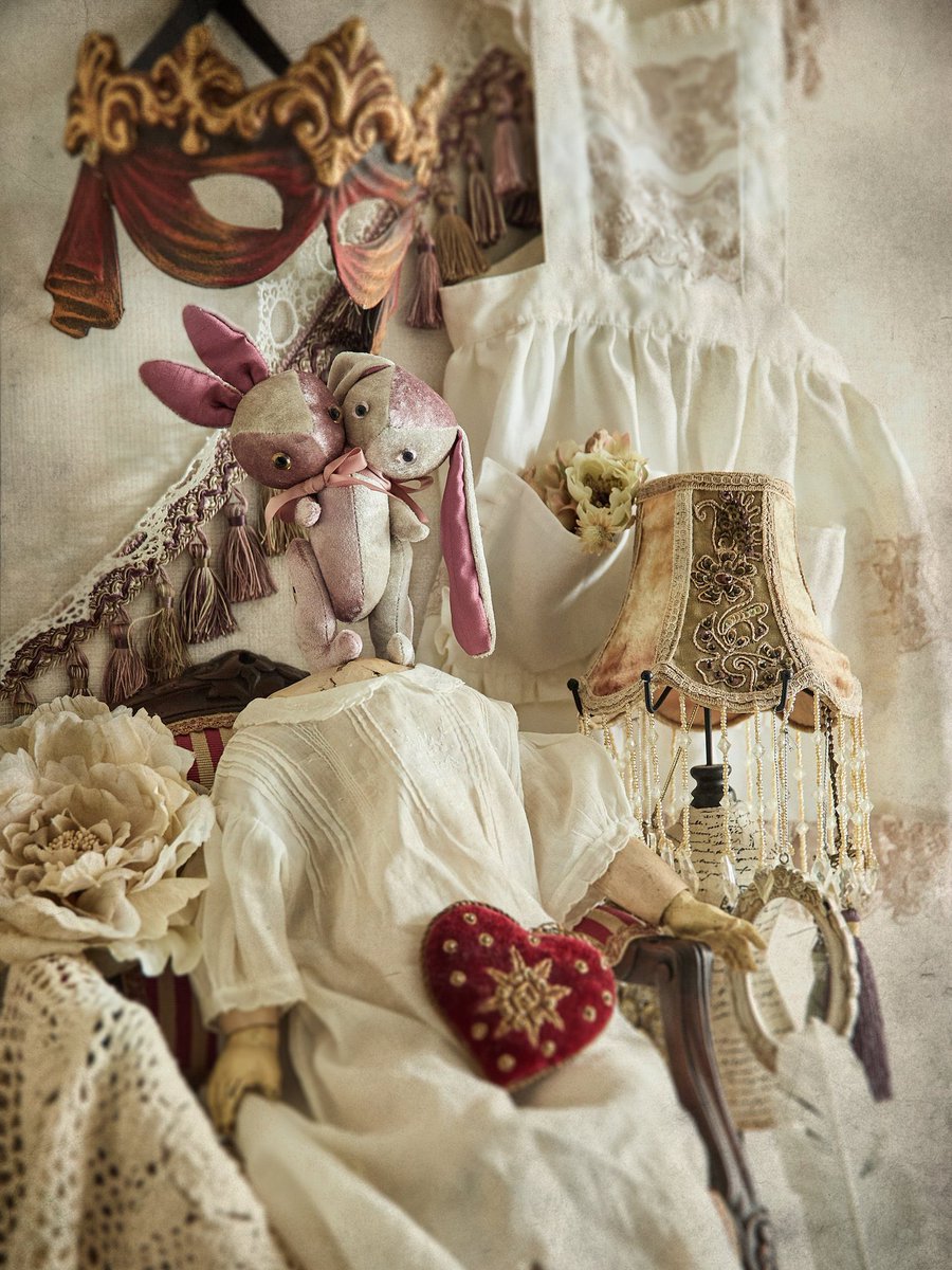 Caviar_dolls_'s tweet image. #みんなでシェア企画展
　
ちょっぴりダークでノスタルジックかわいいぬいぐるみをつくってます🐇🎀
よかったらフォローしてね🐰

お知らせ🐻📢
4/5（日）ゴスロリマーケットに出展します🐰🐰
ぜひお越しくださいませ🐰❣️

#ゴスロリマーケット #GLM #GLM14

♥special thanks♥ 
@Lupopo_cafe