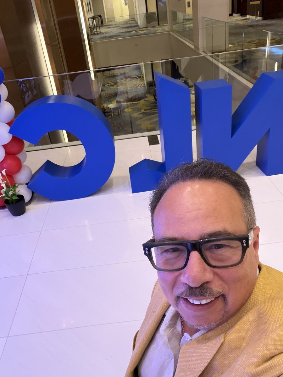 EspadaMickey's tweet photo. Tonight I make stop in DC and get the chance to say hi to great friends from the NLC.  Tomorrow morning  in my way to Peru. https://t.co/un71ofolrL