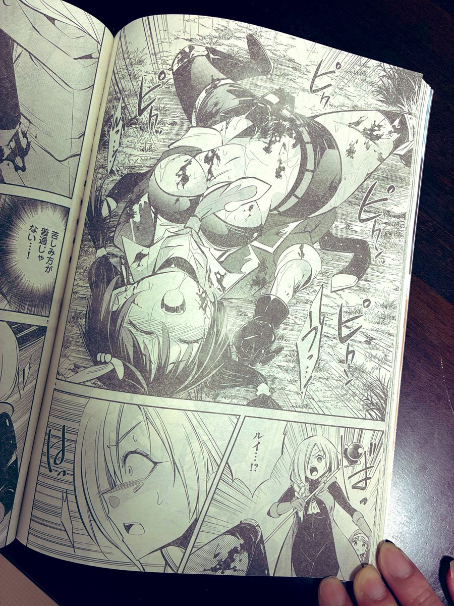 本日発売のヤングチャンピオン烈vol.4に「石の世界の絶頂剣士」4話掲載されています!!
ルイだけでなくお姉ちゃんまでも敵の牙に…的な話です。
よろしくお願いします!! 