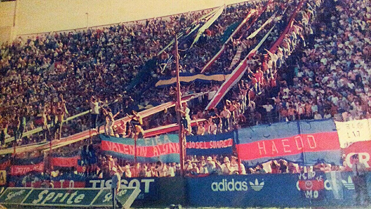 Hscot744's tweet photo. Cada vez extraño más a esta hinchada...
La "GLORIOSA" de verdad.
Hoy, pierden por 5 goles y despiden al equipo tocando la marcha peronista.
Les chupa un huevo San Lorenzo.
Gloria eterna a Poli, Madera, el Colorado, El Eléctrico, y toda esa banda hermosa, que me hizo enamorar ❤️💙 https://t.co/yDRo802Kv2