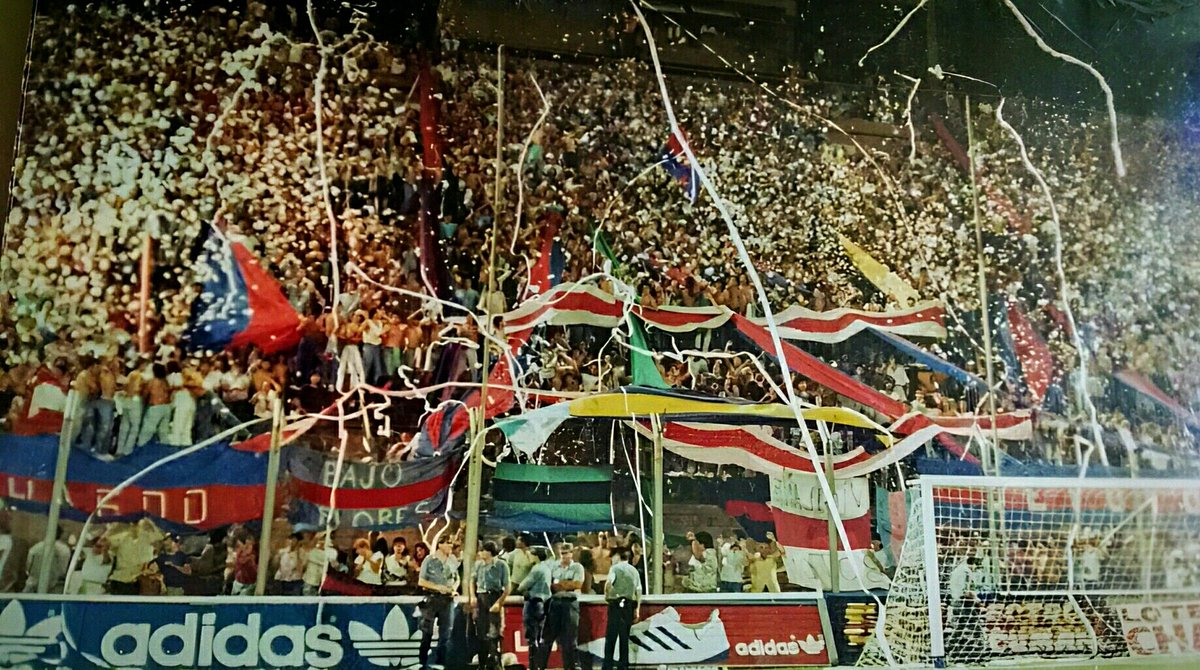Hscot744's tweet photo. Cada vez extraño más a esta hinchada...
La "GLORIOSA" de verdad.
Hoy, pierden por 5 goles y despiden al equipo tocando la marcha peronista.
Les chupa un huevo San Lorenzo.
Gloria eterna a Poli, Madera, el Colorado, El Eléctrico, y toda esa banda hermosa, que me hizo enamorar ❤️💙 https://t.co/yDRo802Kv2