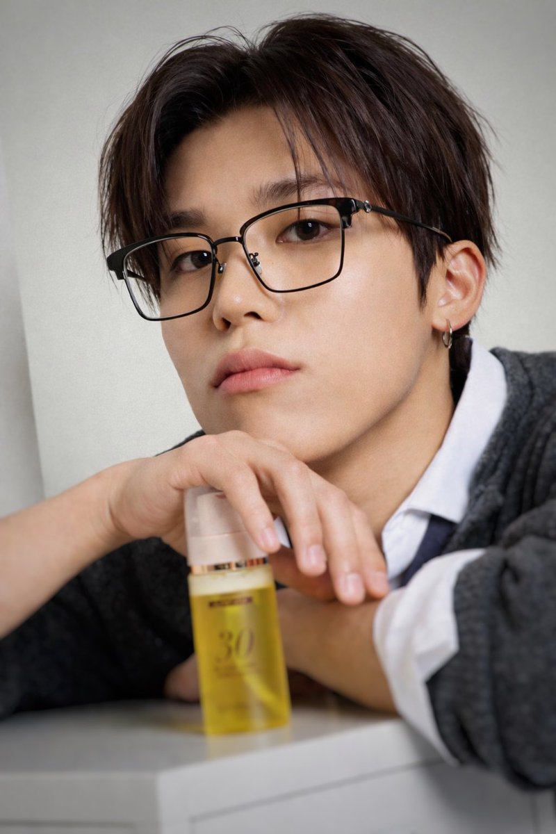 Jeongwoo with specs is everything #박정우