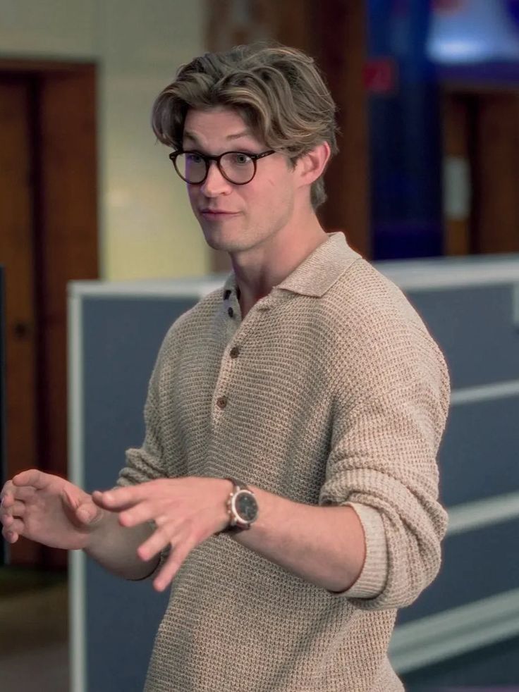 ‍‍ ‍ ‍ ‍‍ ‍‍ ‍ ‍ Si te digo que está en la ciudad de las luces y el amor con Madison ¿No crees que esté bien?