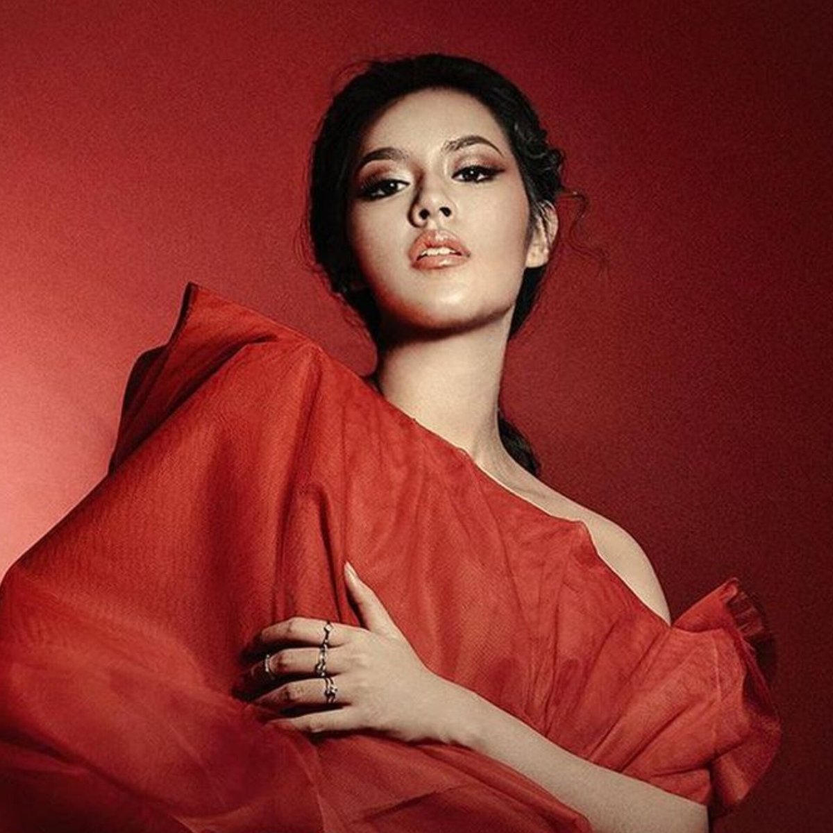 4 years ago today, Raisa released her fourth studio album ‘It's Personal.’

It won the AMI Awards for Album Terbaik Terbaik and Artis Solo Wanita Pop Terbaik.