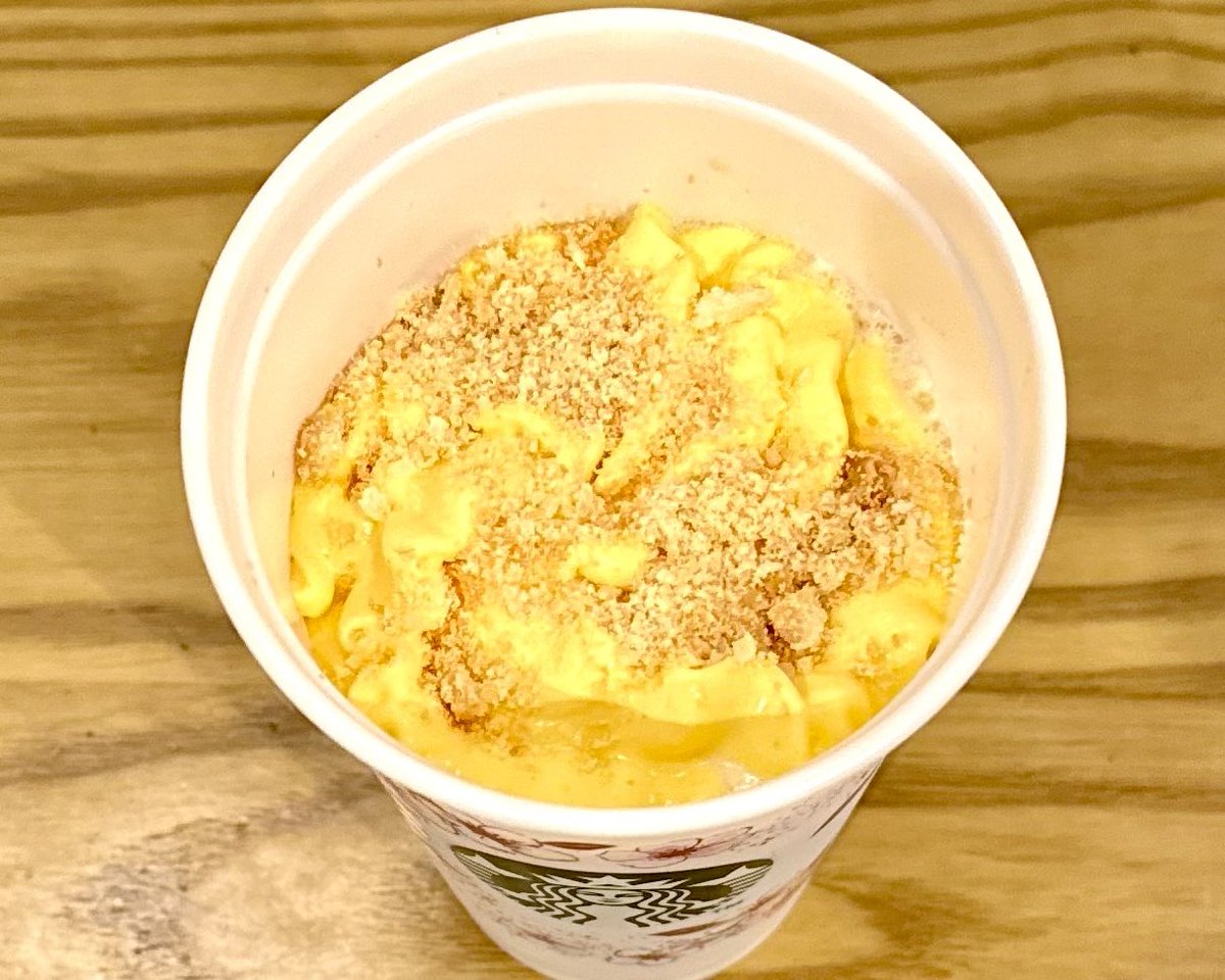 emu_031927's tweet photo. こんにちは☁️
本日のランチはハム&マリボーチーズ石窯フィローネを頂きました🥖🥓🧀
#シュークリームラテ☕️🟡
個人的にフラペチーノより香りが強く感じて楽しめる✨️
甘いだけじゃなくてエスプレッソのビターがいい仕事してる☕️✨️
フードでも #BonusStar 稼げるの強い😁
#スタバ #スタバ新作 https://t.co/FuV1n97lCo