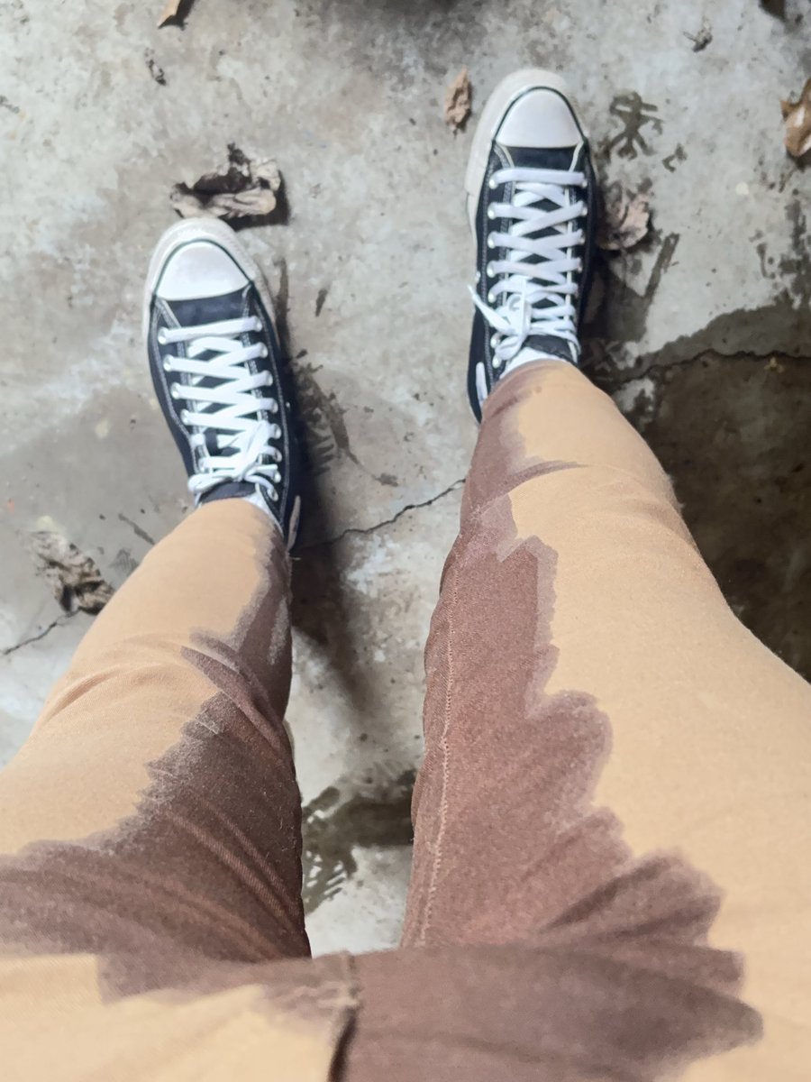 Pics right after I pissed myself earlier 

#omo #omorashi #converse #chucks #chucktaylors #sneakers #wetting #pissedpants #pissingpants #wetpants
