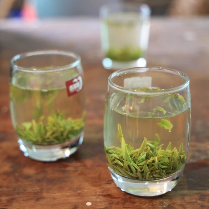DaishanVibes's tweet photo. Spring is here, and the first spring tea of the year is finally on the market! 🌱🍃
Fresh buds picked by hand in the mountains—this early variety is selling for about 1200 RMB per jin. Delicate aroma, clear green liquor, and the true taste of the new season.
#SpringTea https://t.co/22FjHSdwZ4