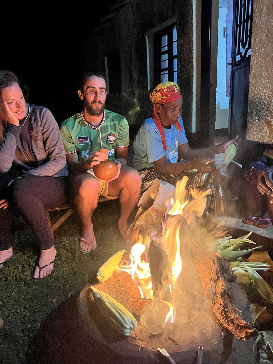 LeonardIYAMURE1's tweet image. We were honored to host this beautiful group to our regeneration hub! Where exchane is at center: #nature culture,#practices, #tasty #food , #0pollution