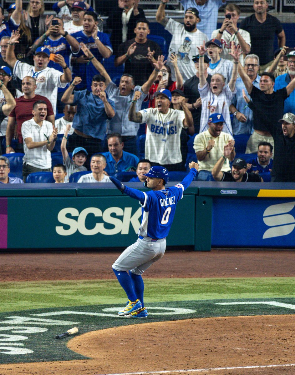 Toronto Blue Jays tweet media