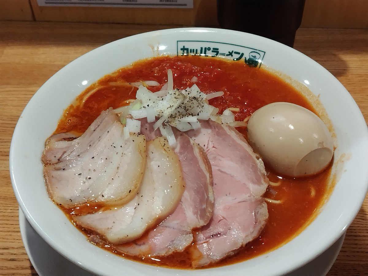 ponkotupc's tweet photo. 日曜日に立川のカッパファクトリーへ
果肉が残るトマトにぱっつん細麺をたっぷり絡めてススルのがもう最高
魚介系もわずかに入ってたのかな？
深みもある爽やかなスープ
肉は標準的
卓上のタバスコが当たり前だけどよく合う
チーズ追い飯が悪魔的に美味い
また食べたいのに閉店は悲しい
#麺活 https://t.co/tnJmApmmNB