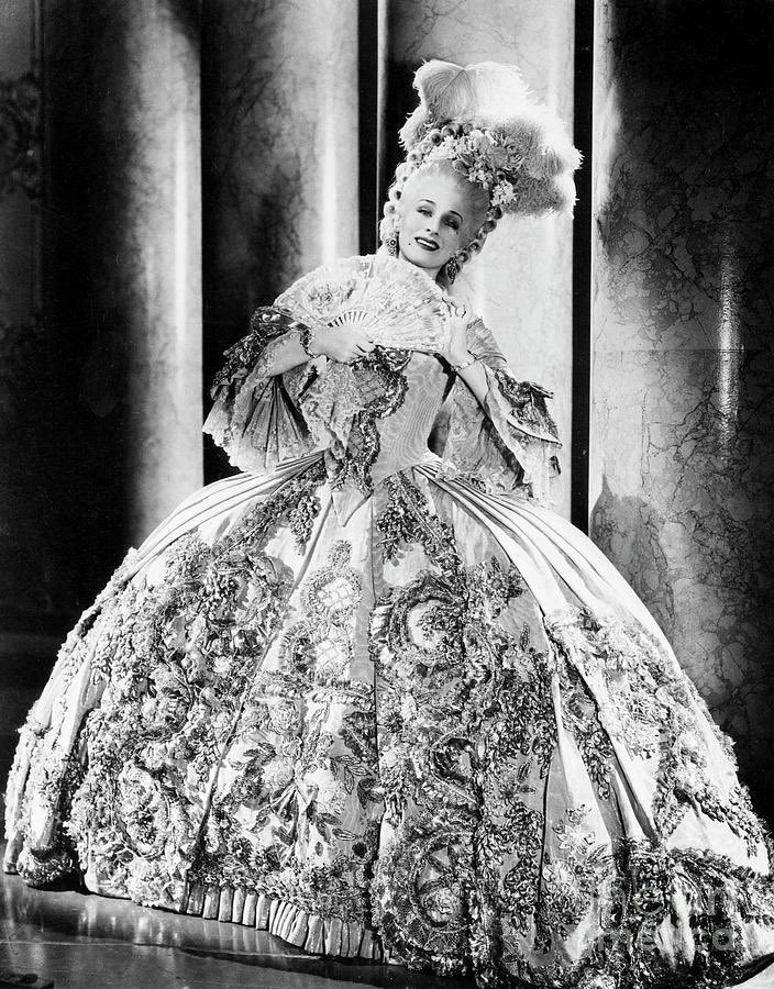 CoraCHarrington's tweet photo. Oh, today is a good day to once again curse the name of whichever exec(s) decided this should not be filmed in color AFTER making all the costumes for Technicolor film. I firmly believe it would be one of the most popular movies of all time were it in color. https://t.co/2kdMk8cC4v