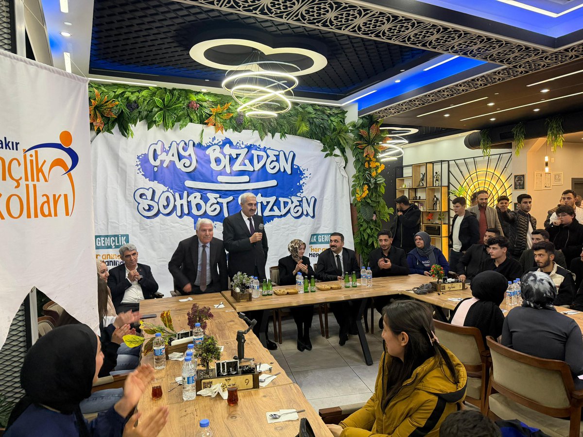 “Çay Sizden, Sohbet Bizden” programımızın konuğu, ülkemizin en genç milletvekili <a href="/ZehraNurAydemr/">Zehranur Aydemir</a> ile birlikteyiz.

Çayımız da muhabbetimiz de sıcak.