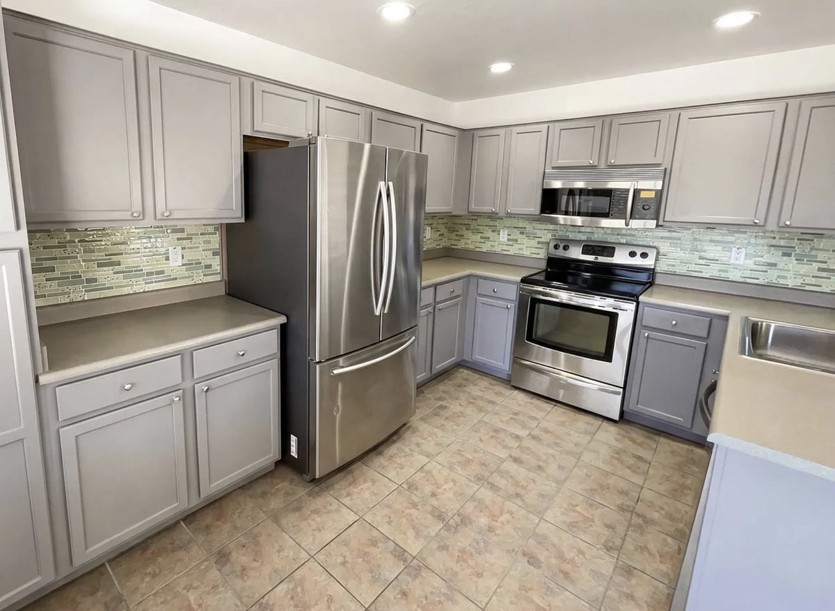 hill_cg's tweet photo. Realtors are a different breed. https://t.co/58UQQgH39A