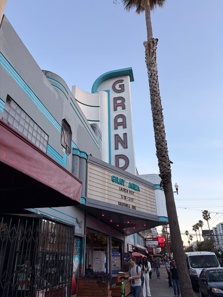 thanks <a href="/Jason/">@jason</a> and team <a href="/LAUNCH/">LAUNCH</a> for having <a href="/askgrapple/">Grapple</a> up on stage to pitch!