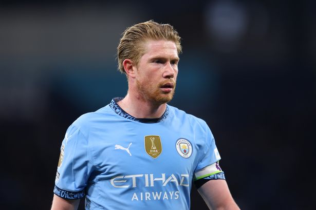 Top 10 greatest Premier League midfielders of all time:
1. Kevin De Bruyne
2. Steven Gerrard
3. Paul Scholes
4. Frank Lampard
5. Patrick Vieira
6. David Silva
7. Yaya Touré
8. Bruno Fernandes
9. Cesc Fàbregas
10. Rodri
This ranking is based on the eye test, individual brilliance,