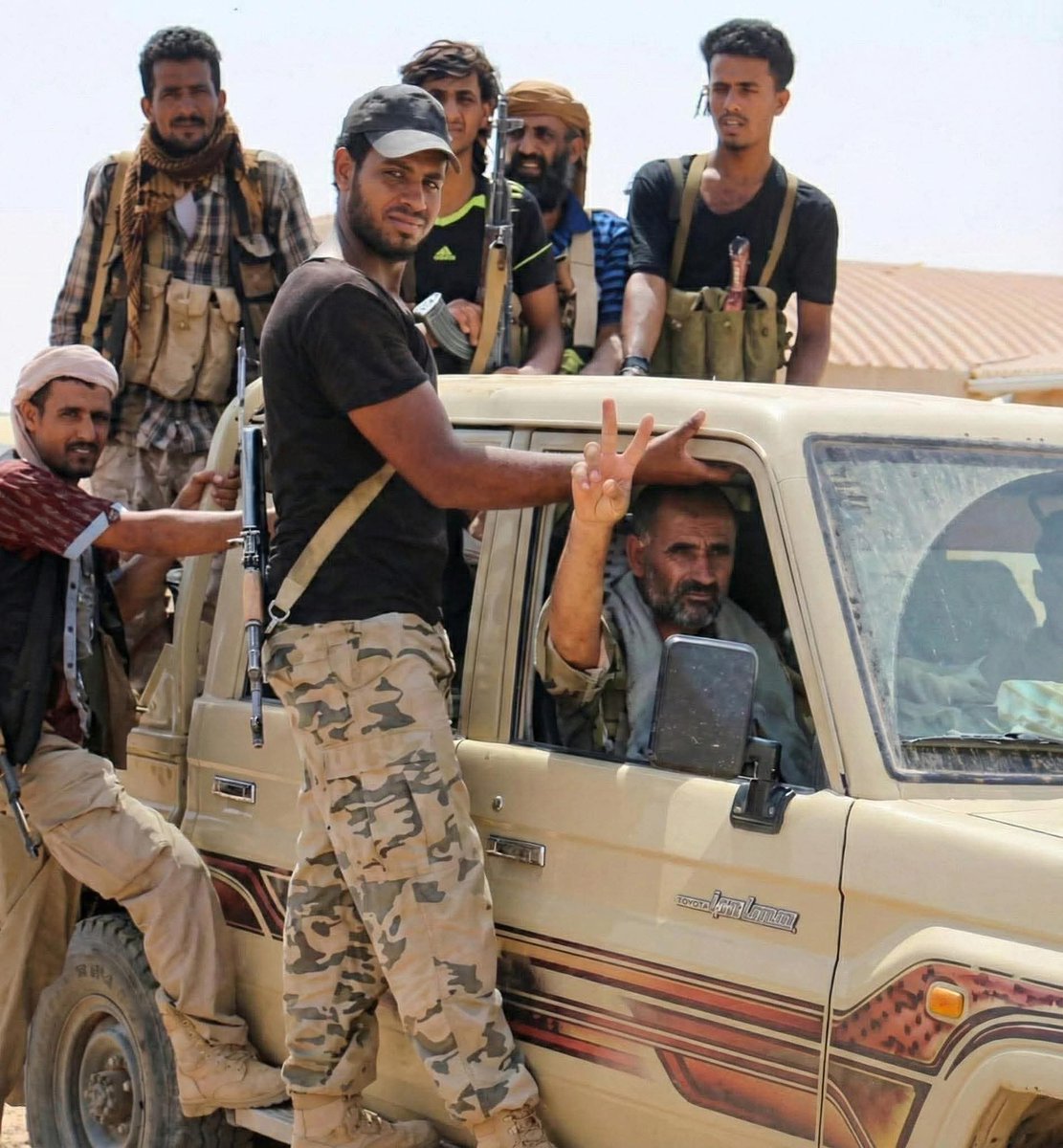 كم فيني خوف لو يطلع الموضوع كله لعبة… بعض أوقات يوسوس لي الشيطان بأن كل الخلاف مجرد تمثيل.

هل يأتيك هذا الشعور
