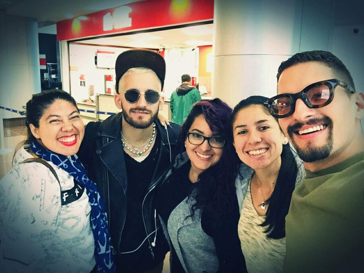 ArgeAH's tweet photo. @MauYRicky Emocionadas y confiando en  que vamos a poder actualizar esta foto el fin de semana ¿nos cuentan cuando llegan? https://t.co/4EUeGGsSIC