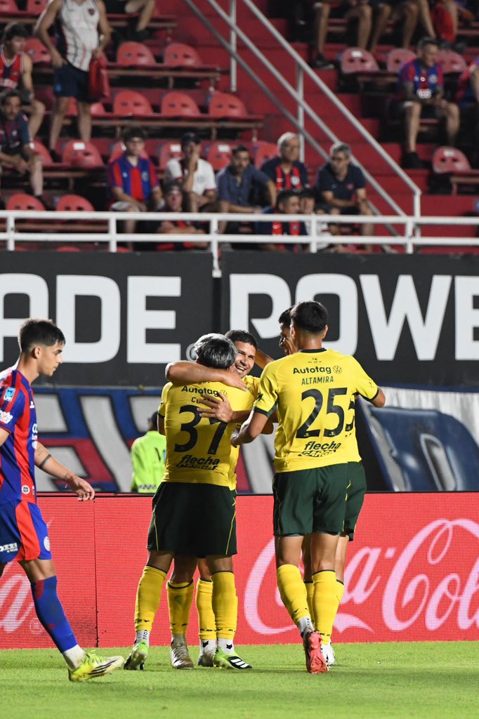 Tresddescuento's tweet image. #TorneoMercadoLibre #Fecha11 / El #Halcón fue más que el #Cuervo. En el #NuevoGasometro, #DefensayJusticia goleó 5-2 a #SanLorenzo. #Pereyra, #Gutiérrez, #Molinas, #Hausch y #Barbona para el visitante; #Auzmendi x2 para el local.