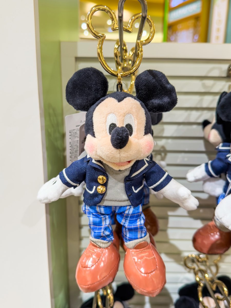 制服姿がかわいい！ 「ディズニーストア」 ミッキー、ミニー、ドナルド