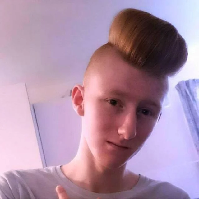 barber what kind of haircut you want

me just fuck my shit up fam

barber ok