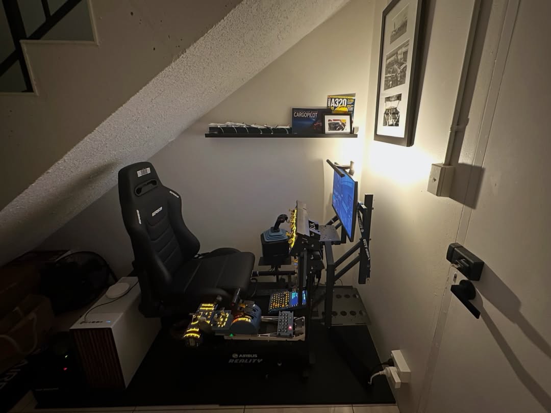 winctrlofficial's tweet image. Compact.
Clean.
Fully immersive.

What would you add to this cockpit? 👀

#WINCTRL #FlightSim #HomeCockpit