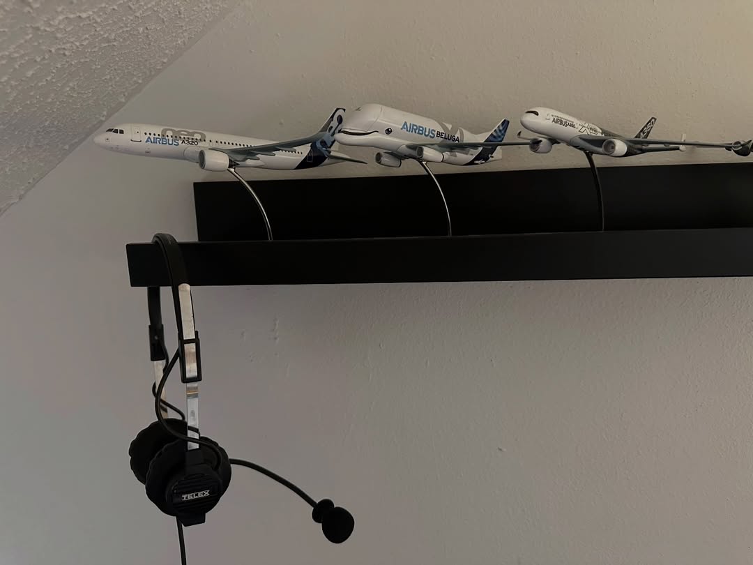 winctrlofficial's tweet image. Compact.
Clean.
Fully immersive.

What would you add to this cockpit? 👀

#WINCTRL #FlightSim #HomeCockpit