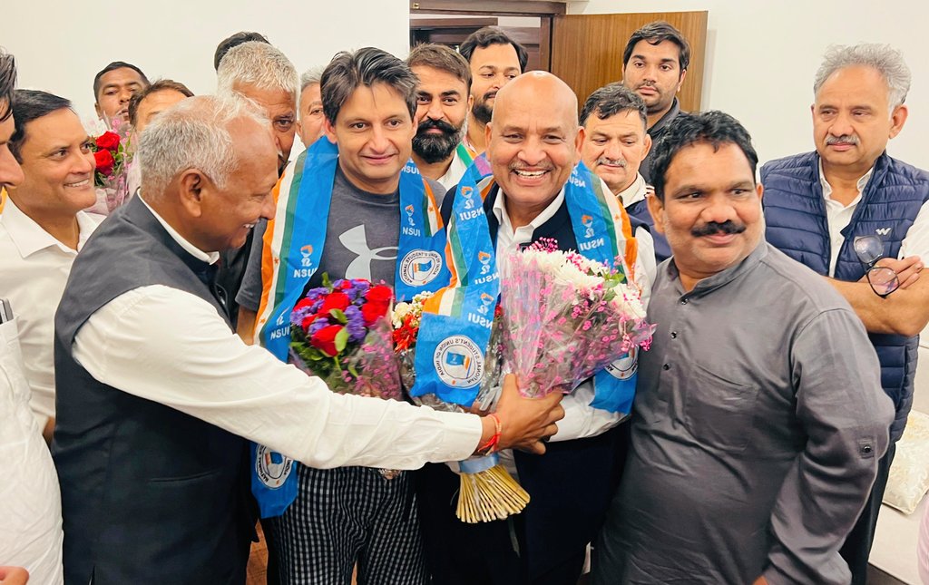 DeependerSHooda's tweet photo. रात 3 बजे चंडीगढ़ निवास पर...

कर्मवीर सिंह बौद्ध जी को हरियाणा से राज्यसभा सांसद निर्वाचित होने पर बहुत-बहुत बधाई।

जय संविधान ! https://t.co/fiaveGRpme