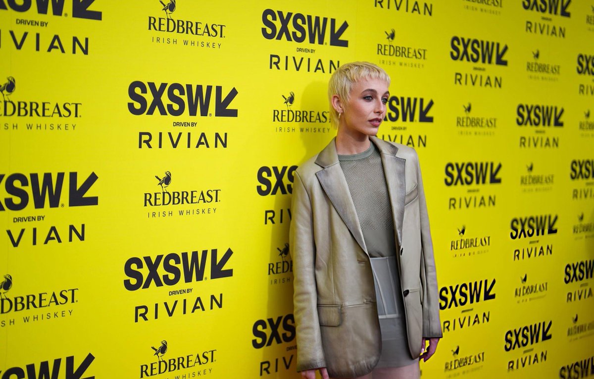 Emma Chamberlain Access tweet media