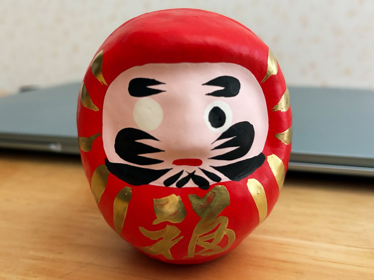 mental_buddy's tweet photo. 今年は初詣に行けなかったので、例年よりかなり遅くなってしまいましたが、去年のだるまの返納と新しいだるまを購入しに豊川稲荷へ行ってきました🦊⛩️ https://t.co/zISaHmEr63