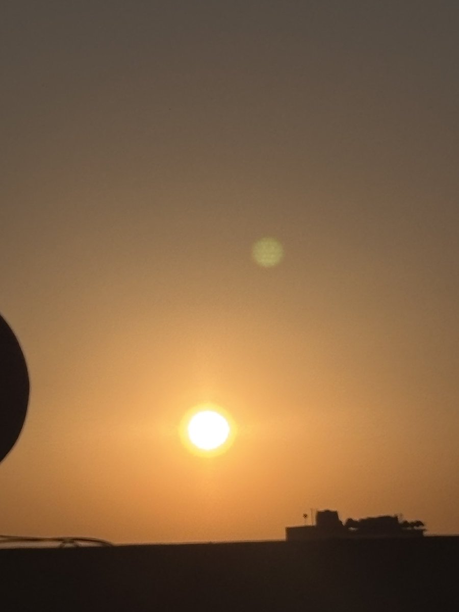 gl1y_1's tweet photo. @FawwazSalem وهذا ليله امس 27 كان لها شعاع قوي وما تقدر تشوفها والتصوير كان بعد الشروق بـ 15 دقيقه يعني رمح اجتهدو باقي 29 https://t.co/6zpKlth7iV