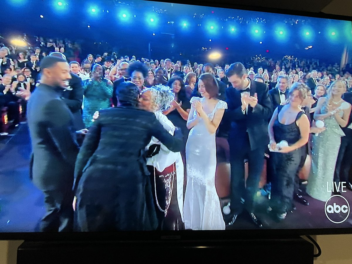 Amanda G tweet media