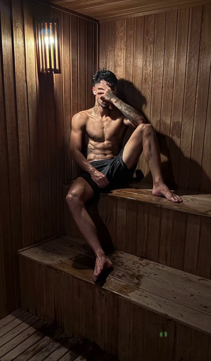 outofstreets's tweet photo. tava na sauna hj kk :P https://t.co/WiBNsnWytB
