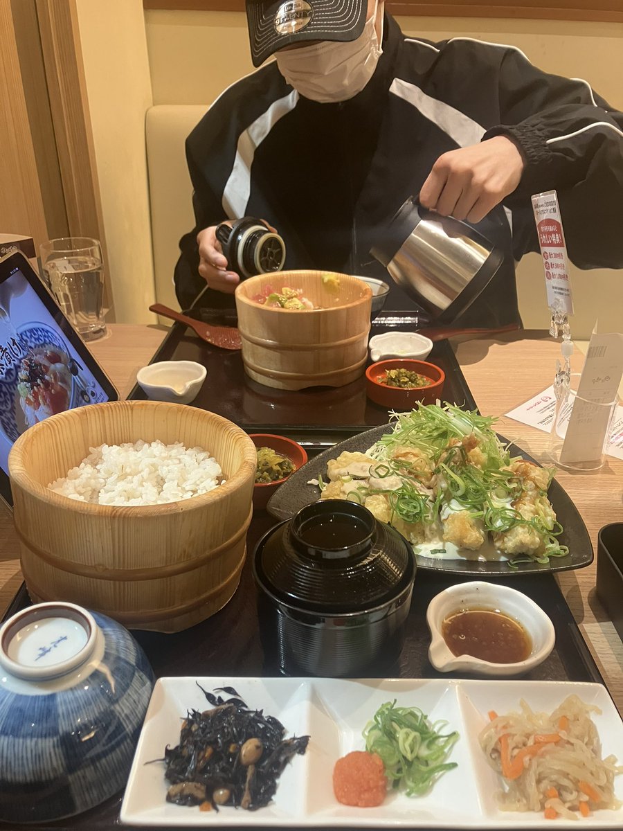 M H にゃんずと息子 H H tweet media