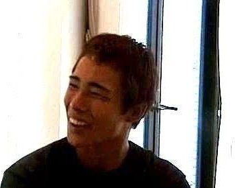 マカロティ tweet media