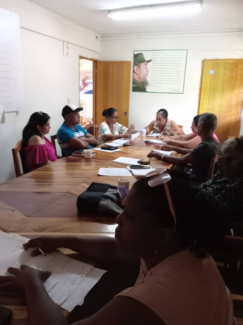 El Consejo Electoral Municipal de Nueva Paz realizó un encuentro con la comisión de estudio de circunscripción donde también se analizó el cumplimiento del cronograma de visita a las circunscripciones. 
#JuntosPorMayabeque
#JuntosPorLaDemocracia
#100AñosConFidel