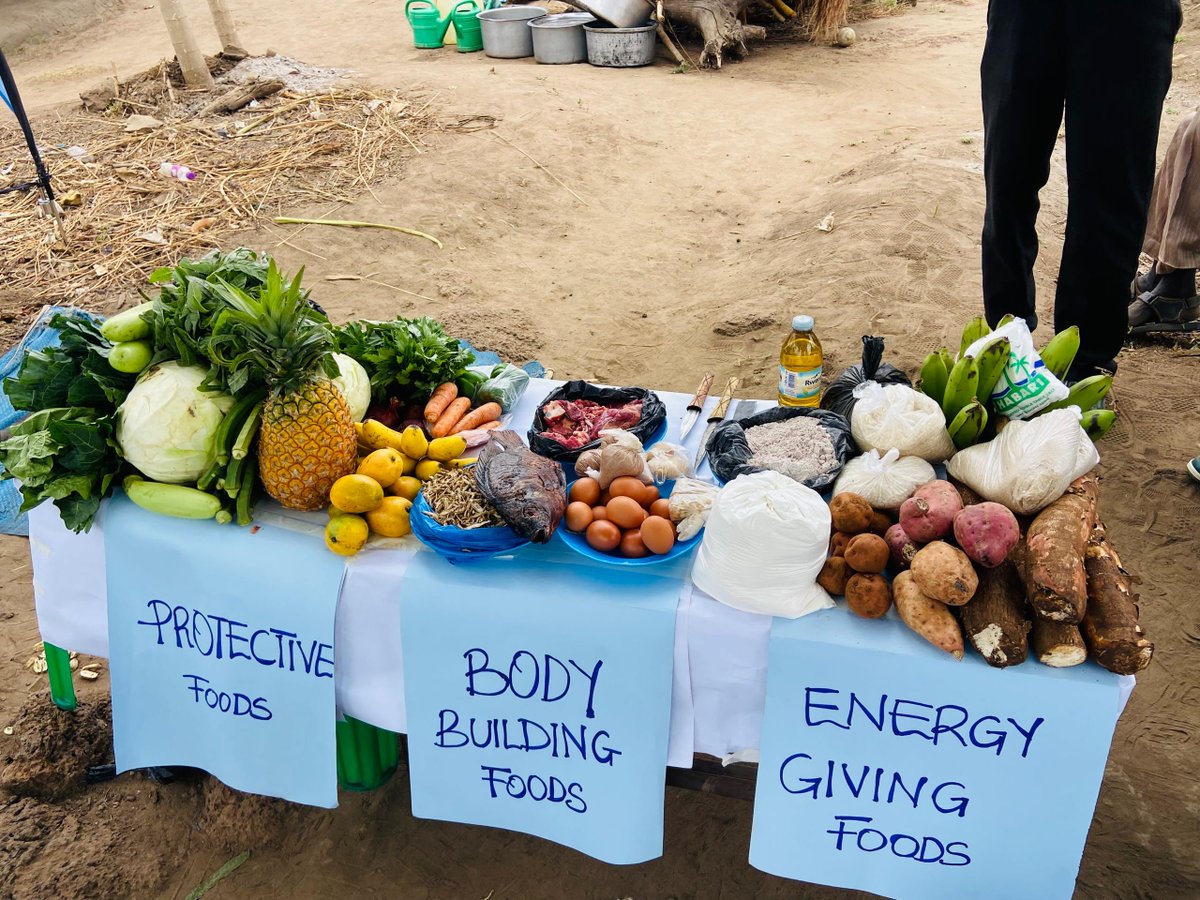LWF_Uganda's tweet photo. In Borolli 2 settlement, food &amp; cooking demonstrations are equipping farmer groups and community members with practical skills to improve #nutrition and dietary diversity using locally available foods.  @WFP_Uganda  @BROT_furdiewelt 
#FoodSecurity https://t.co/NkfK0k5fmr