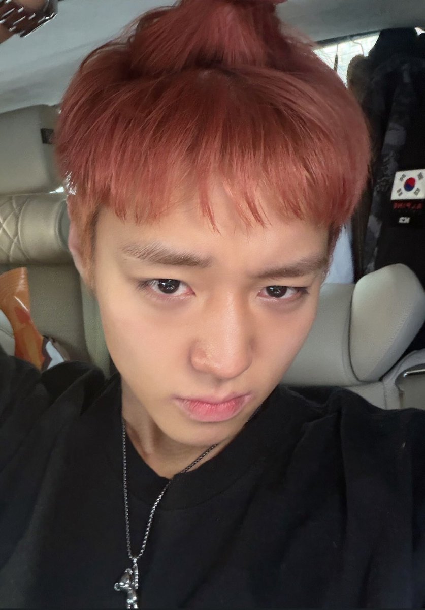 박지훈 오늘 얼굴 폼 미쳤는데 콱주글게..