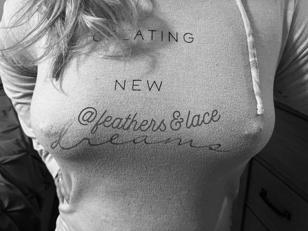 Feathers and Lace tweet media