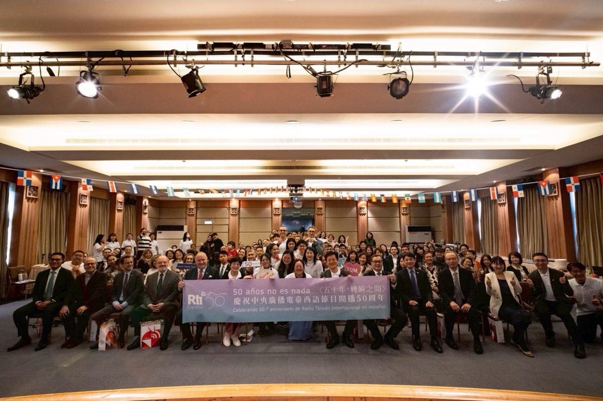TaiwanTodayJP's tweet image. 外交部の陳明祺政務次長（副大臣）は14日、中央広播電台（日本での名称は #台湾国際放送、#RTI）#スペイン語 番組の開設50周年記念式典に招かれて出席しました。
