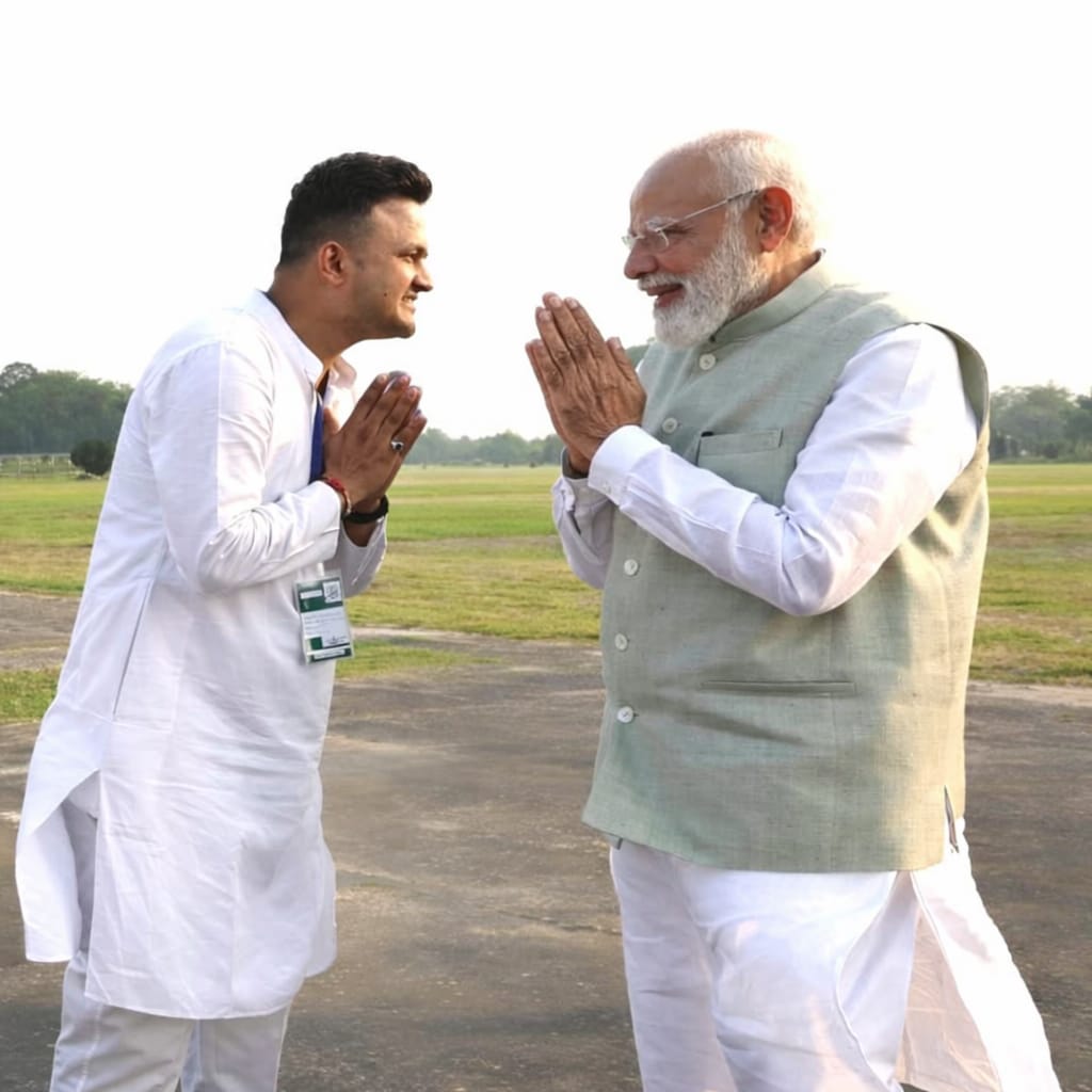 ChandanBJYM's tweet photo. “Met the most respected, inspiring, visionary, dynamic, and globally admired leader of the world.” @narendramodi https://t.co/SNpUlU96zo