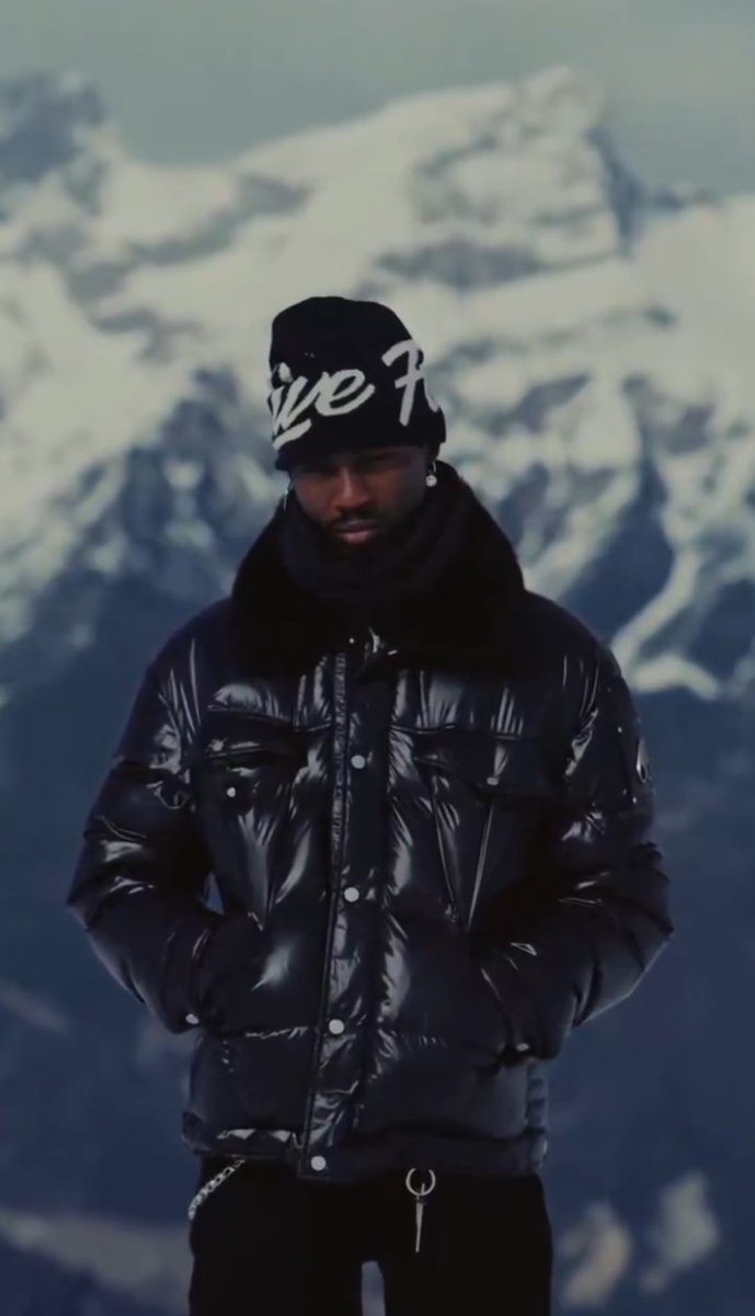 No controversy, no cIout chasing, no show off. Just good music.

Stanley Omah Didia  💜🕊