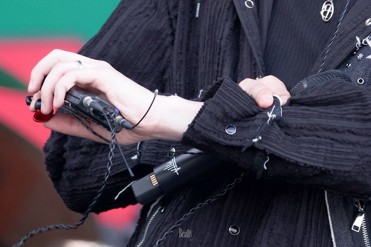 Bᴇᴀᴜᴛʏ_ᴰᴹ tweet media