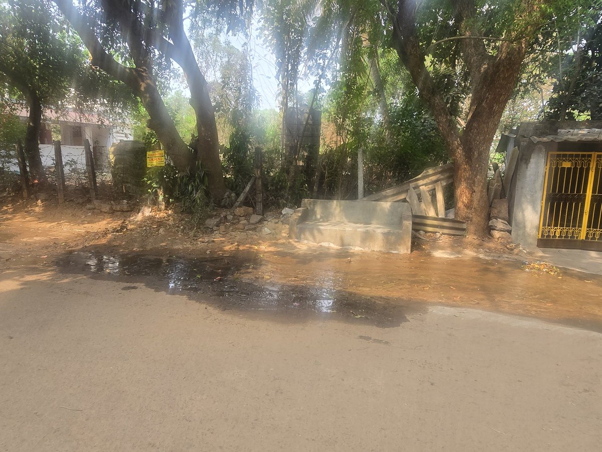 agnithefire's tweet photo. Let's conserve water! It's concerning to hear about the loss of millions of gallons due to a faulty leak at 7acres HB COLONY PHASE 1 CS PUR Bhubaneswar. 💧 #WaterConservation #Leak #Wastage @OdishaWater @PRDeptOdisha @HUDgov @bmcbbsr @CMO_Odisha @MohanMOdisha https://t.co/jpJUCz8966