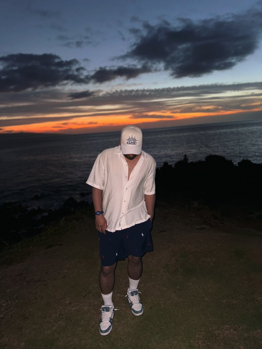 xBlueZ_'s tweet photo. Missing Hawaii Already 🌴😭 https://t.co/WjUUPWEzjy