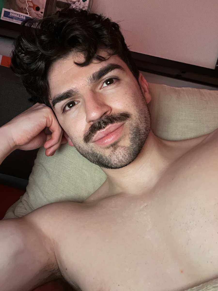 Izzy Glizzy tweet media